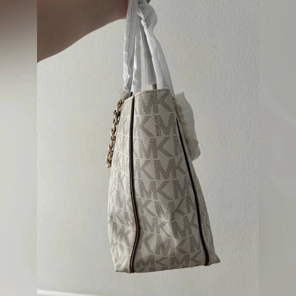Michael Kors Harper Large Vanilla EW Tote Bag - Brand New - Picture 8 of 15